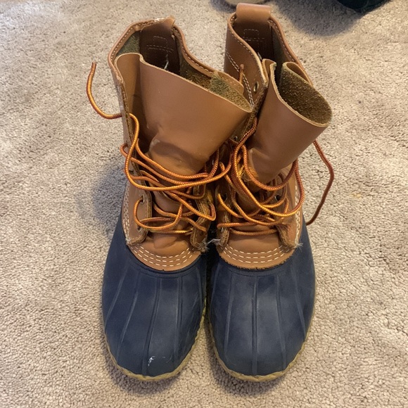 L.L. Bean Boots size 8.5. Great condition, perfect shoes for the fall and winter - Picture 3 of 3